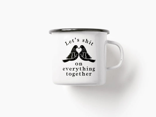 La Tazza Let's Shit vista da un'angolazione leggermente diversa.