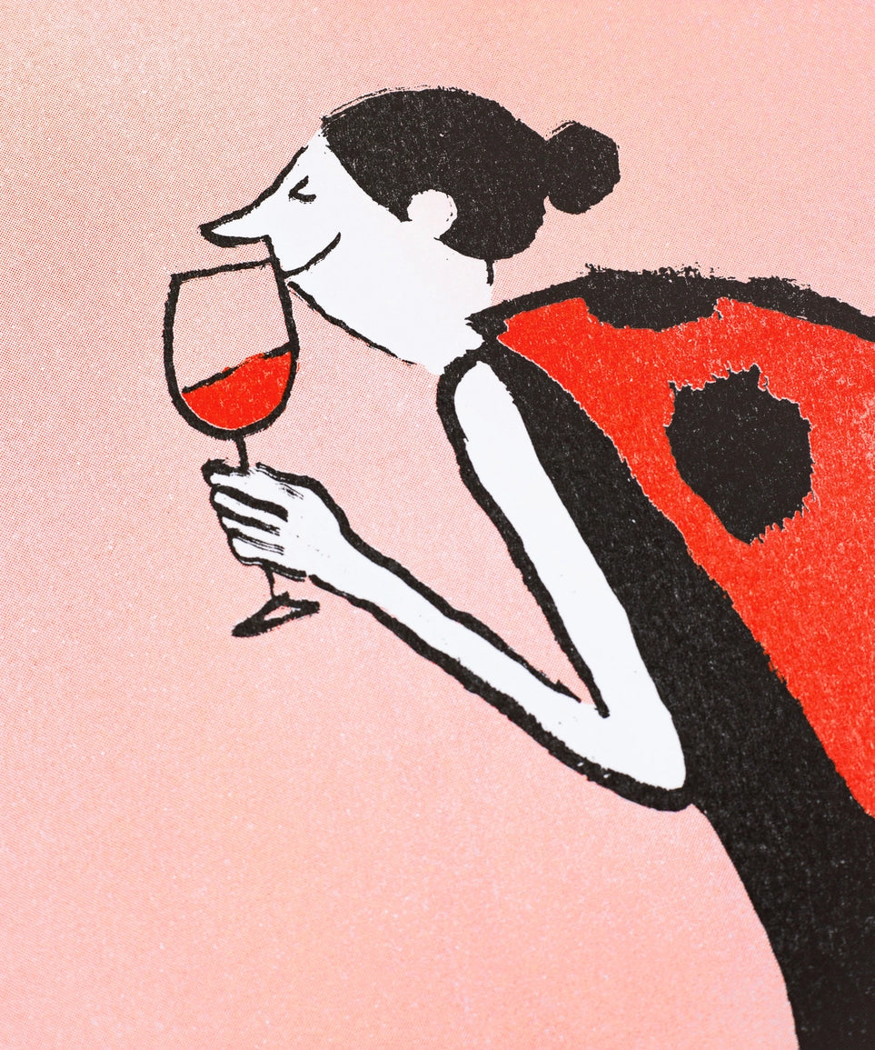 Poster Ladybug, illustrazione di una donna vestita da coccinella che beve un bicchiere di vino
