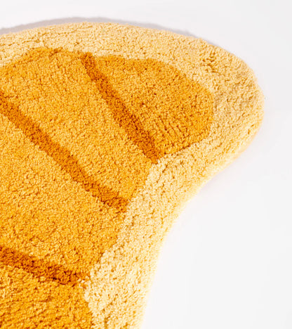 Croissant rug, close-up detail of the honey-toned stripes on the rounded edge