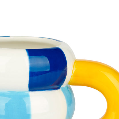 Floats Gialla mug, close-up on the rim and the yellow handle