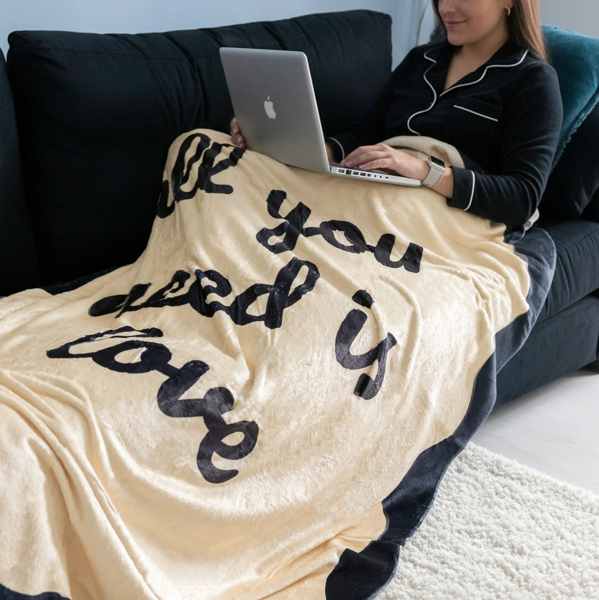All You Need Is Love Blanket, photo 3