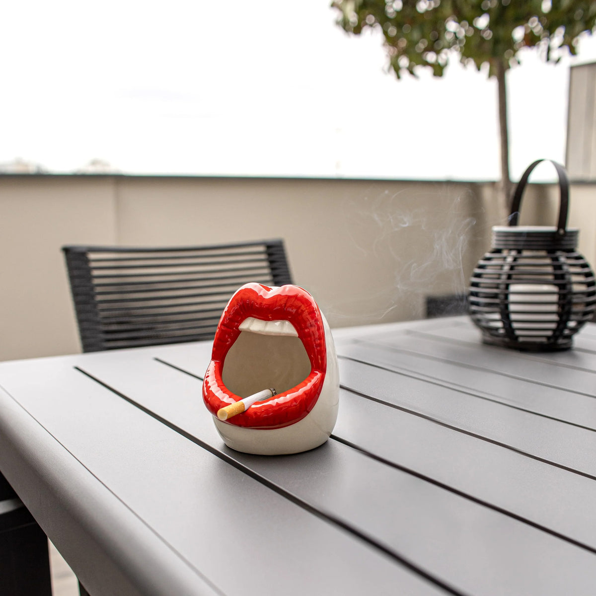 Red Lips Ashtray, photo 2