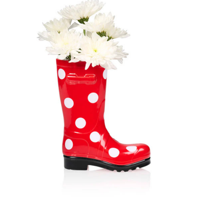 Wellington Pois boot vase in red with white polka dots, filled with white daisies.
